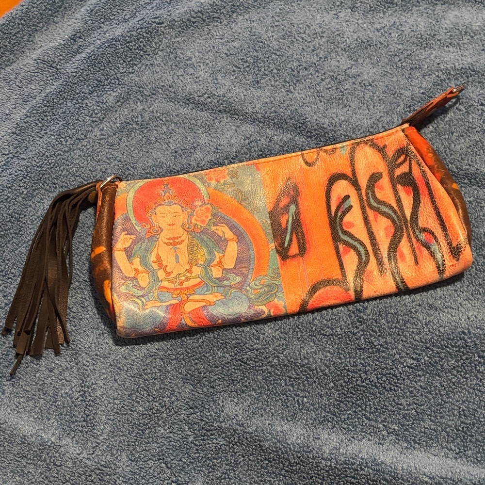 Bonnie Martin graffiti small clutch. No strap